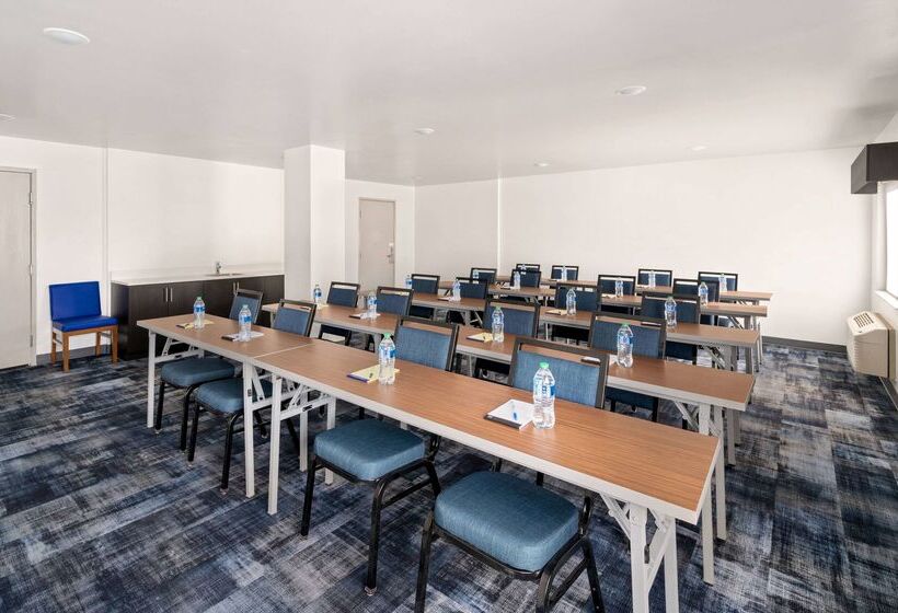 هتل La Quinta Inn By Wyndham Columbus Dublin