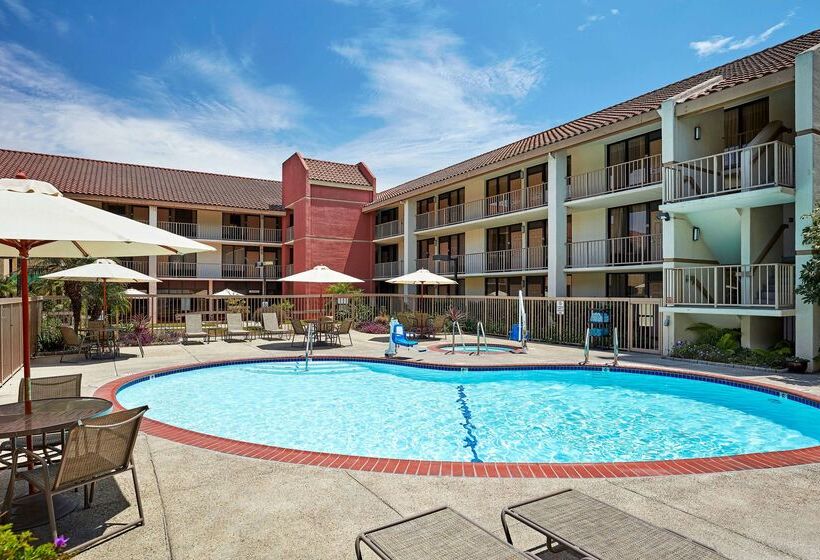 هتل La Quinta By Wyndham Thousand Oaks Newbury Park