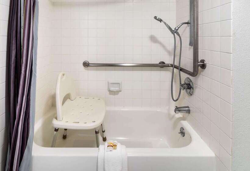 هتل La Quinta By Wyndham Thousand Oaks Newbury Park
