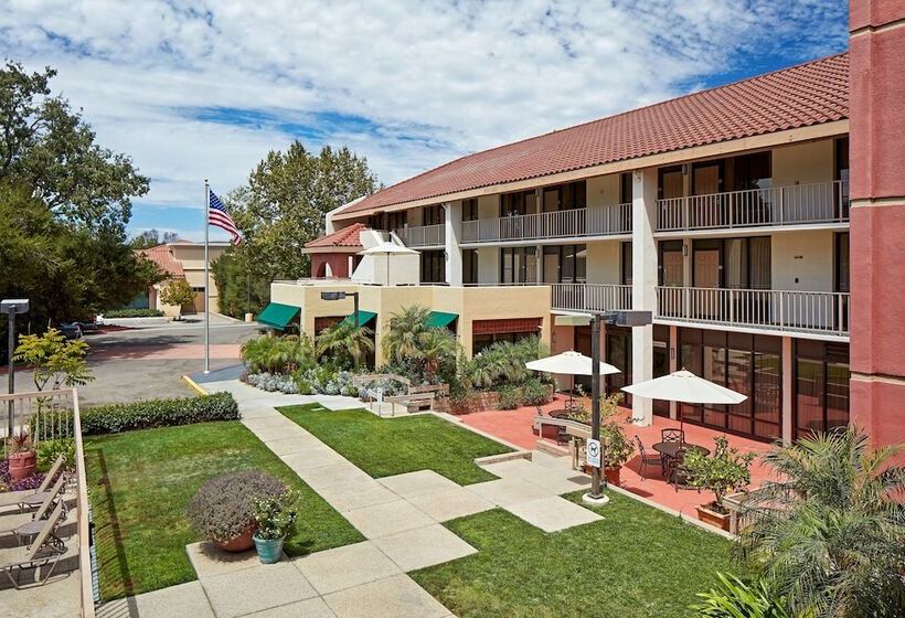 هتل La Quinta By Wyndham Thousand Oaks Newbury Park