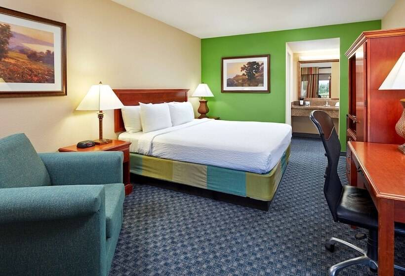 هتل La Quinta By Wyndham Thousand Oaks Newbury Park