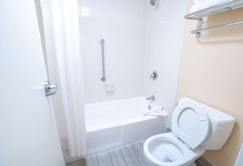 בית מלון כפרי Quality Inn Palm Beach International Airport