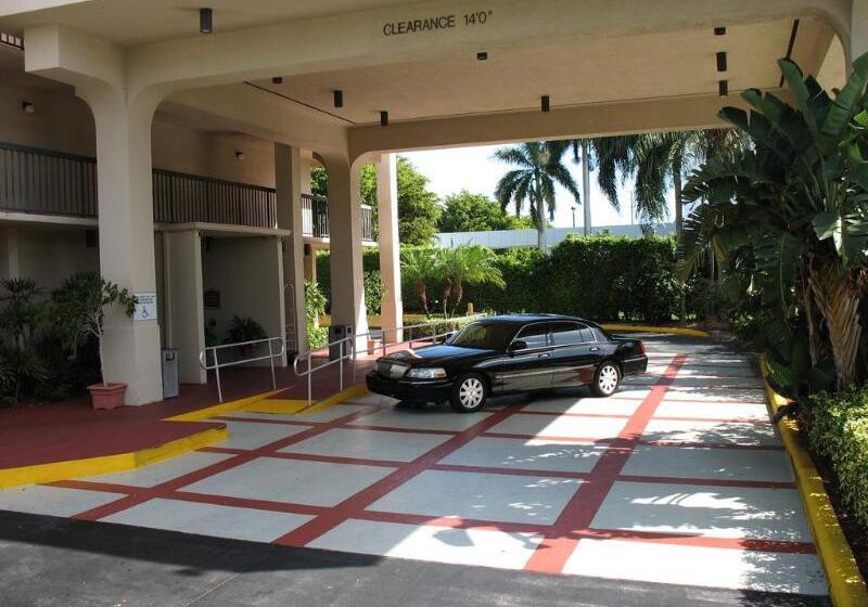 בית מלון כפרי Quality Inn Palm Beach International Airport
