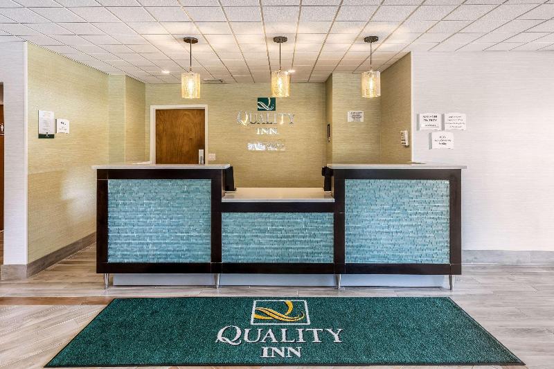 בית מלון כפרי Quality Inn Palm Beach International Airport