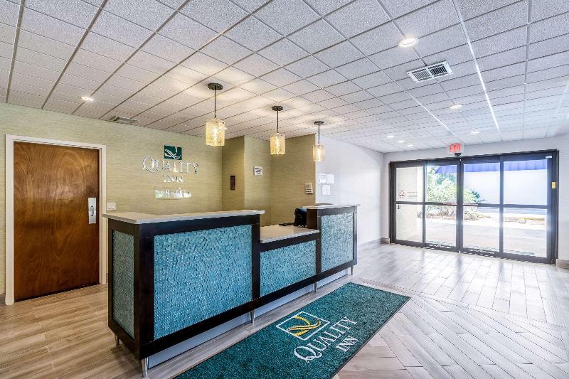 בית מלון כפרי Quality Inn Palm Beach International Airport