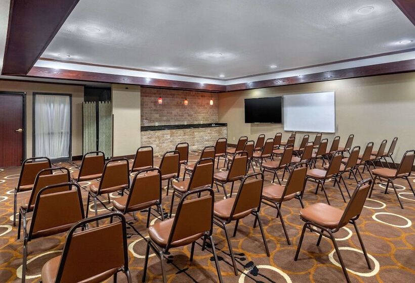 هتل Quality Suites Addisondallas