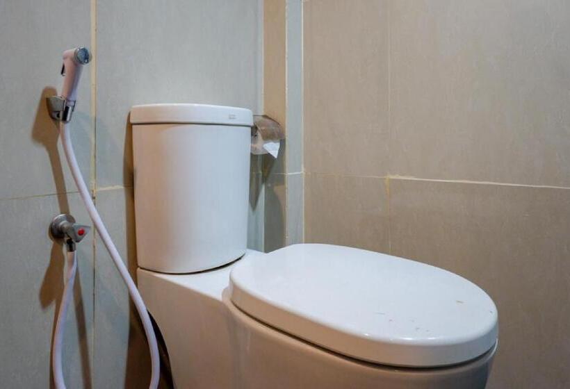 Reddoorz Plus Near Hotel Benua Kendari