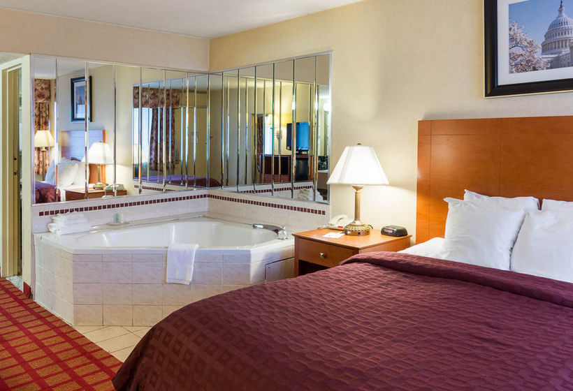 בית מלון כפרי Clarion Inn & Fundome - College Park