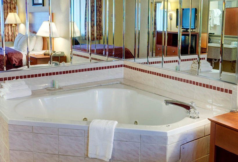 בית מלון כפרי Clarion Inn & Fundome - College Park