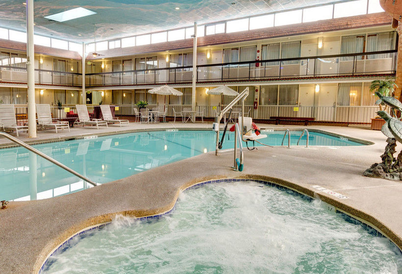 בית מלון כפרי Clarion Inn & Fundome - College Park