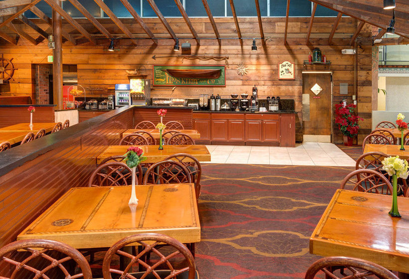 בית מלון כפרי Clarion Inn & Fundome - College Park