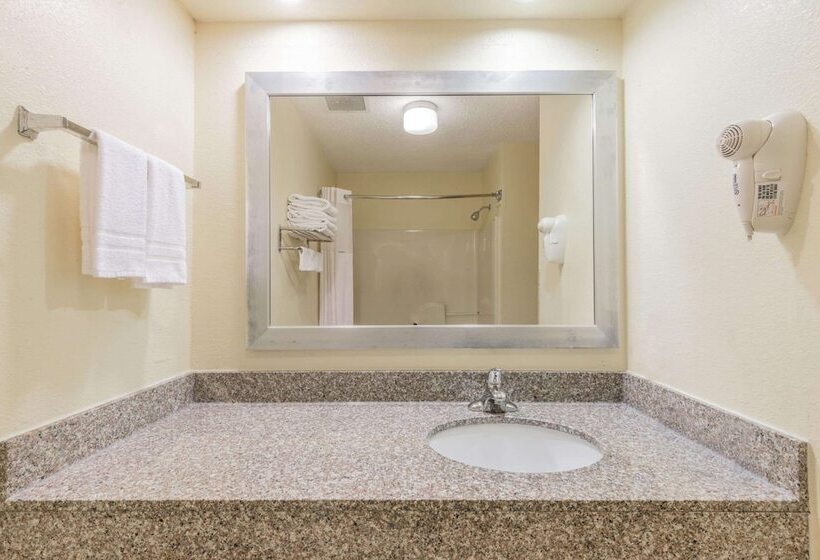 هتل Days Inn By Wyndham Coliseum Montgomery Al