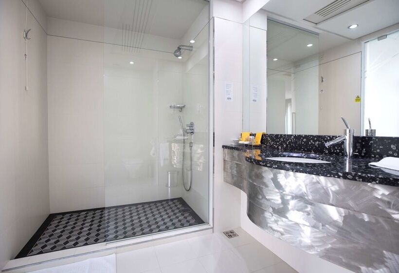 هتل Golden Tulip Zira Belgrade