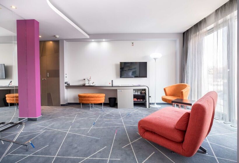 هتل Golden Tulip Zira Belgrade