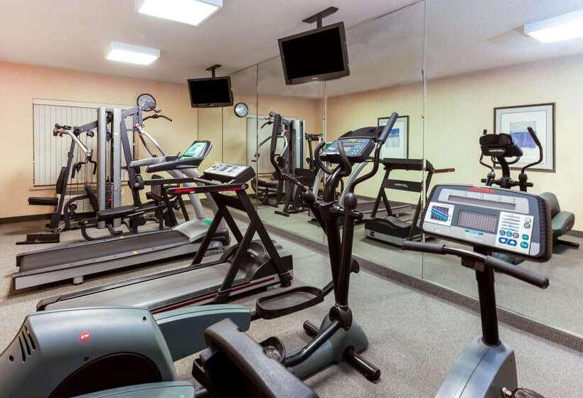 فندق La Quinta By Wyndham Milwaukee Sw New Berlin