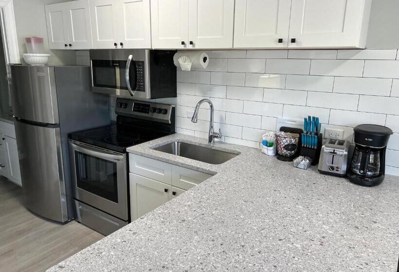 فندق Marco Island Lakeside Inn