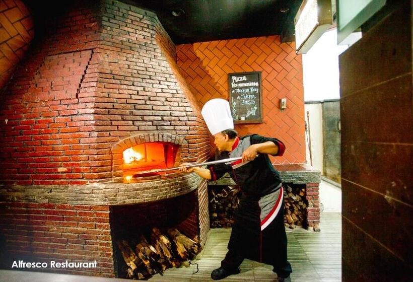 هتل Menara Peninsula