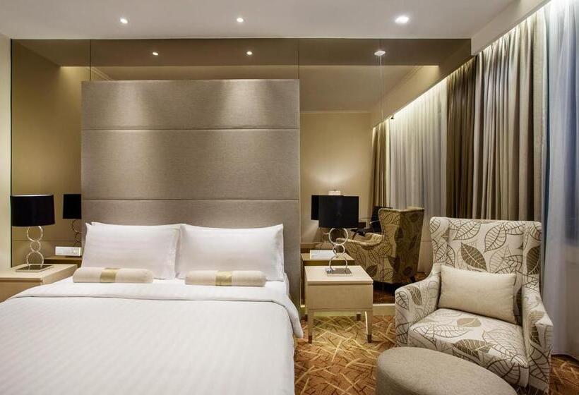 هتل Menara Peninsula