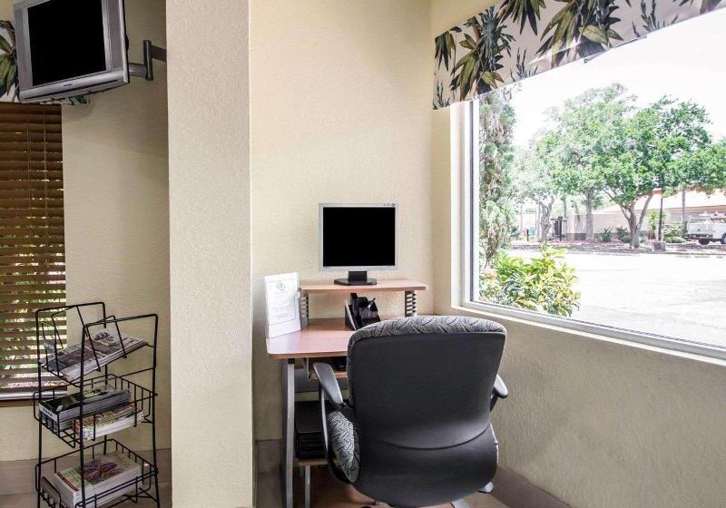 בית מלון כפרי Quality Inn Sarasota I75