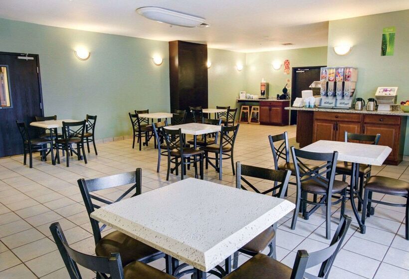 هتل Quality Inn & Suites Airport