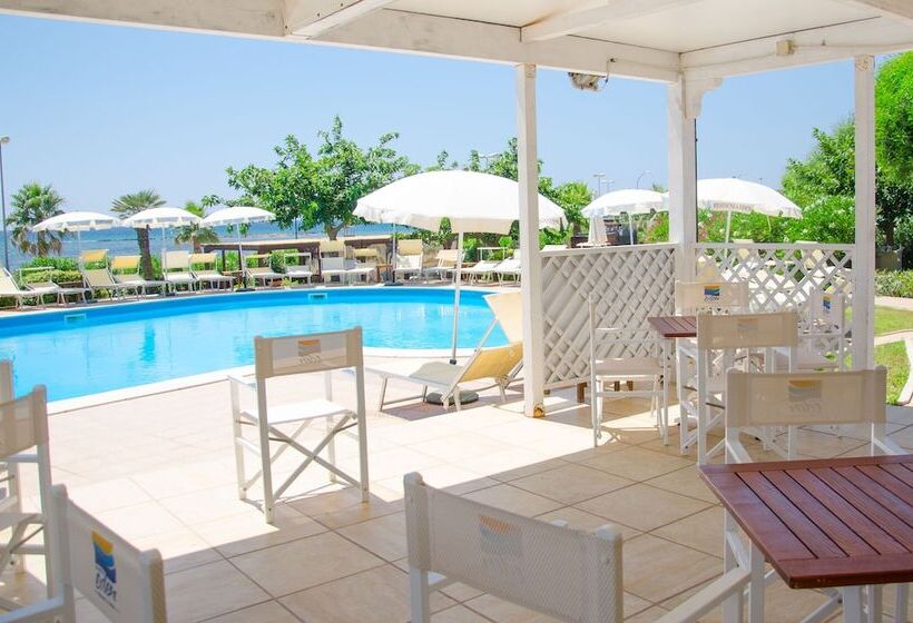 호텔 Villaggio Club Eden