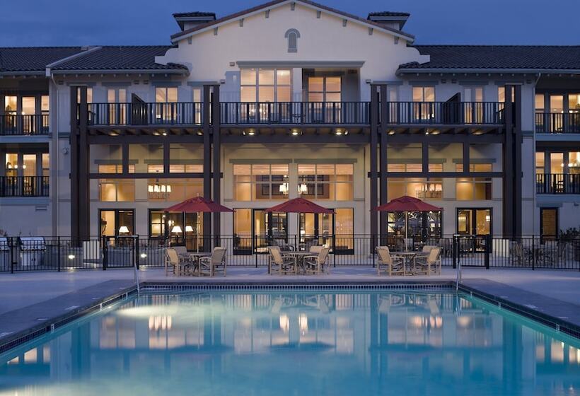 فندق Walnut Beach Resort