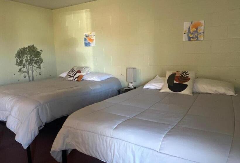 فندق على الطريق Midtown Inn & Suites