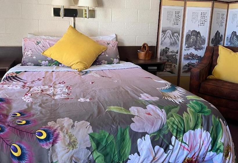 فندق على الطريق Midtown Inn & Suites