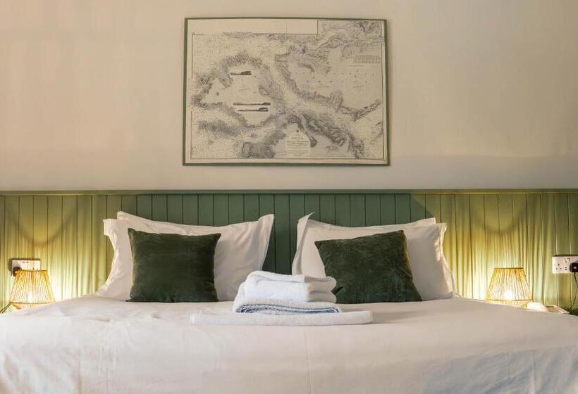 Western Isles Hotel