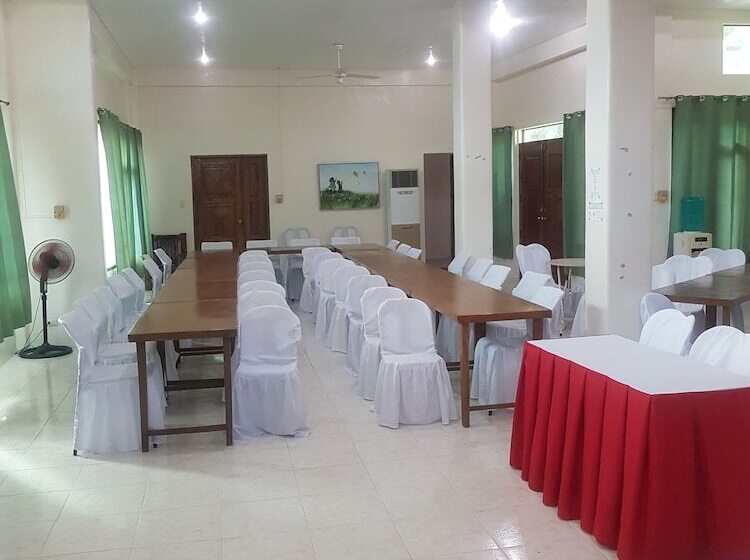 فندق Aglicay Beach Resort