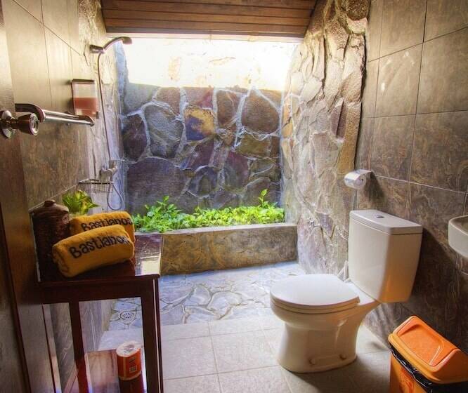 בית מלון כפרי Bastianos Lembeh Dive Resort