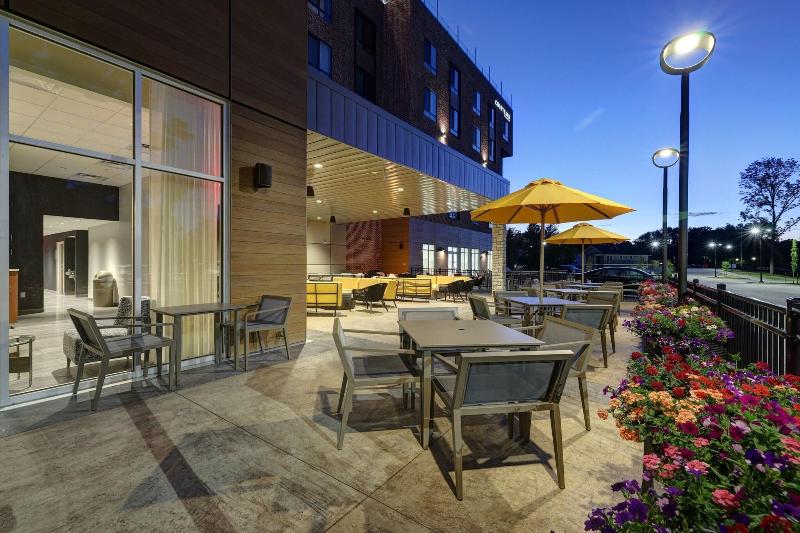 فندق Courtyard By Marriott Iowa City University Heights