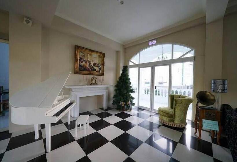 هتل Empire Pacific Castle 龍潭科學園區 六福村 小人國 幼獅工業園區