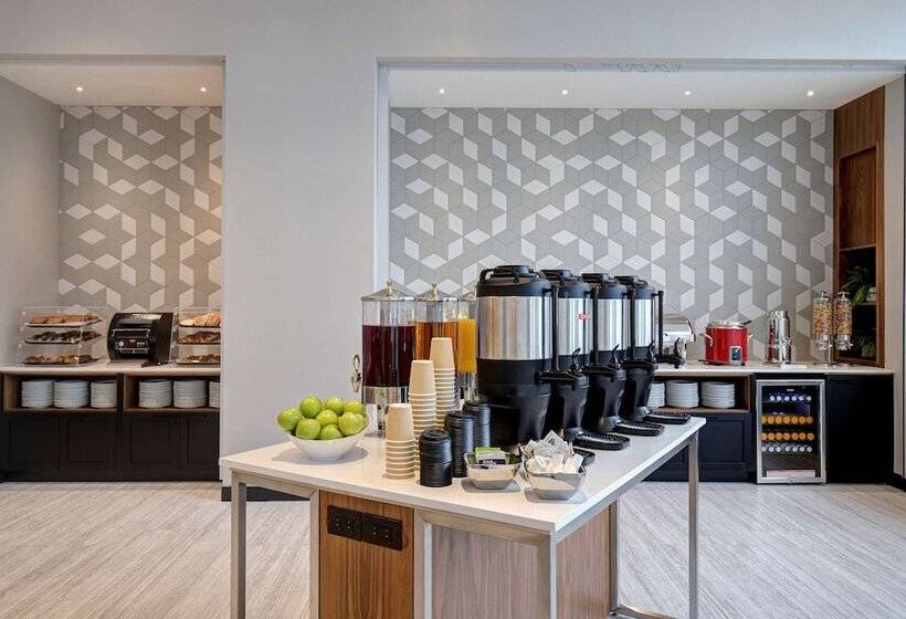 בית מלון כפרי Hampton Inn By Hilton Montreal Downtown