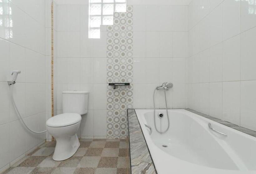 هتل Reddoorz Syariah Plus @ Perintis Guesthouse Tasikmalaya