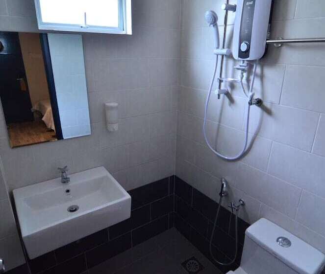 هتل Square Inn