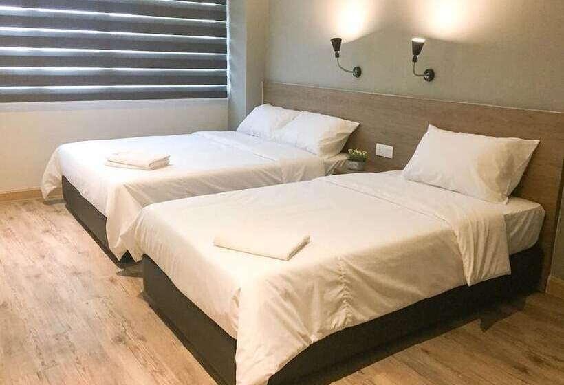 هتل Square Inn