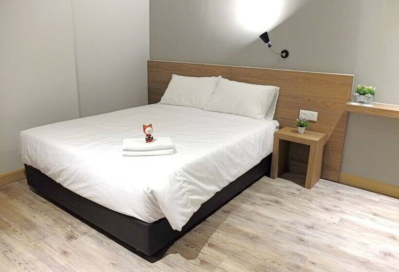 هتل Square Inn