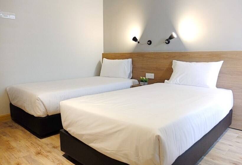 هتل Square Inn