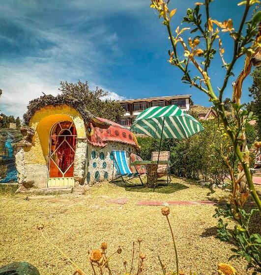 پانسیون Hostal Sol Y Lago