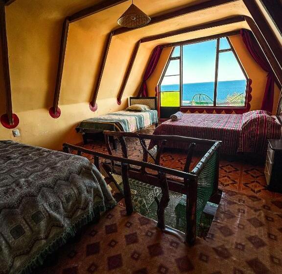 پانسیون Hostal Sol Y Lago