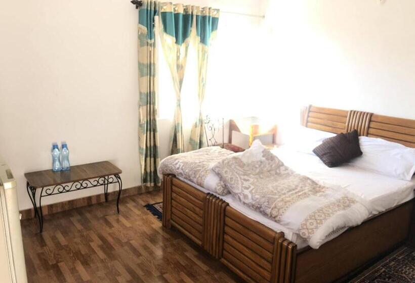 بنسيون White House In Nainital