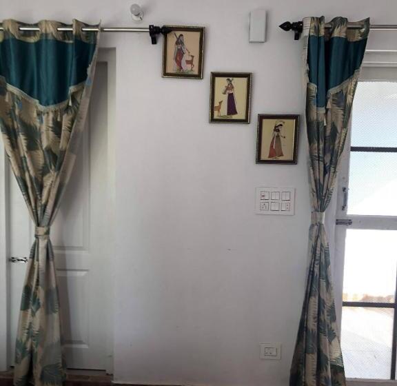 بنسيون White House In Nainital