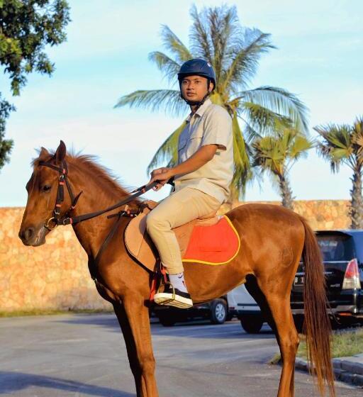 Kambaniru Beach Hotel And Resort