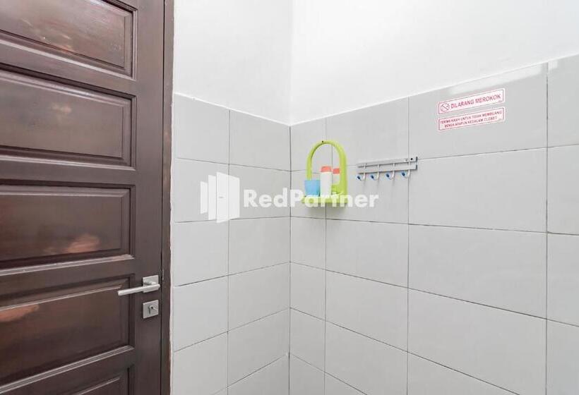 هتل Langkar Guest House Syariah Mitra Reddoorz