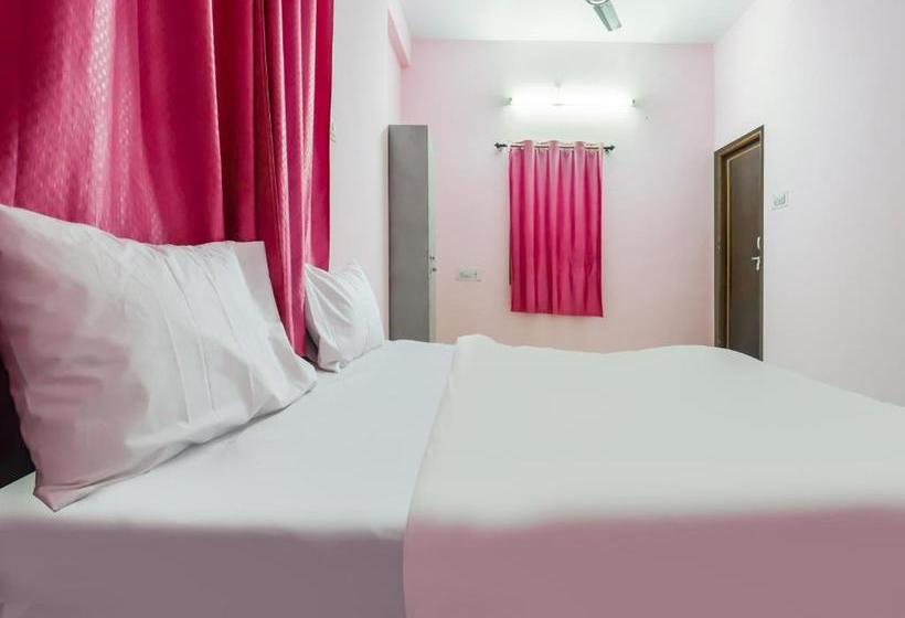 בית מלון כפרי Spot On 78169 Lotus Service Apartment