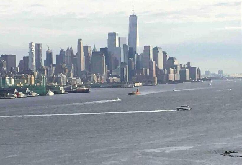 بنسيون Charming 2 Bedrooms Apt 10 Mins To Nycity
