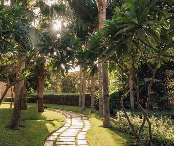 هتل Dusit Thani Lakeview Cairo