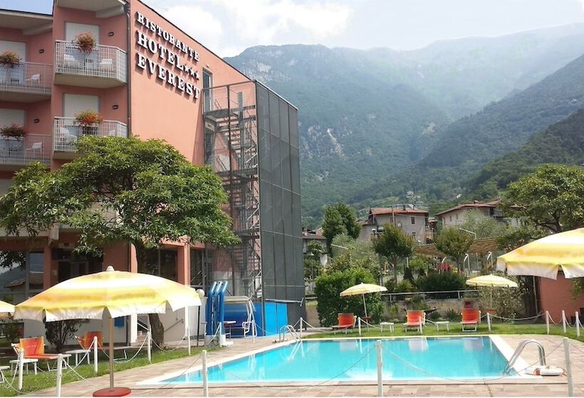 هتل Everest Arco