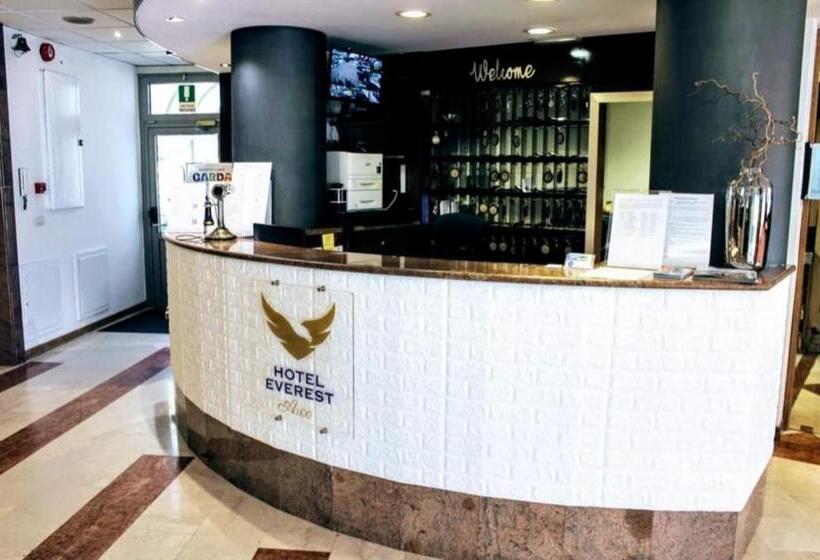 هتل Everest Arco